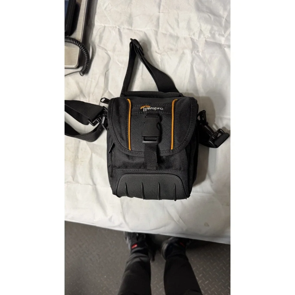 Lowepro LP36864-0WW Adventura SH 120‎ II Shoulder Bag for DSLR Camera With Lens